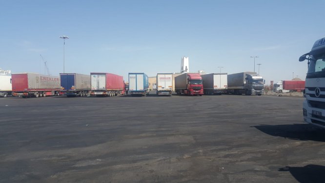 Suudi Arabistan'da 85 Türk tırı günlerdir limanda bekletiliyor