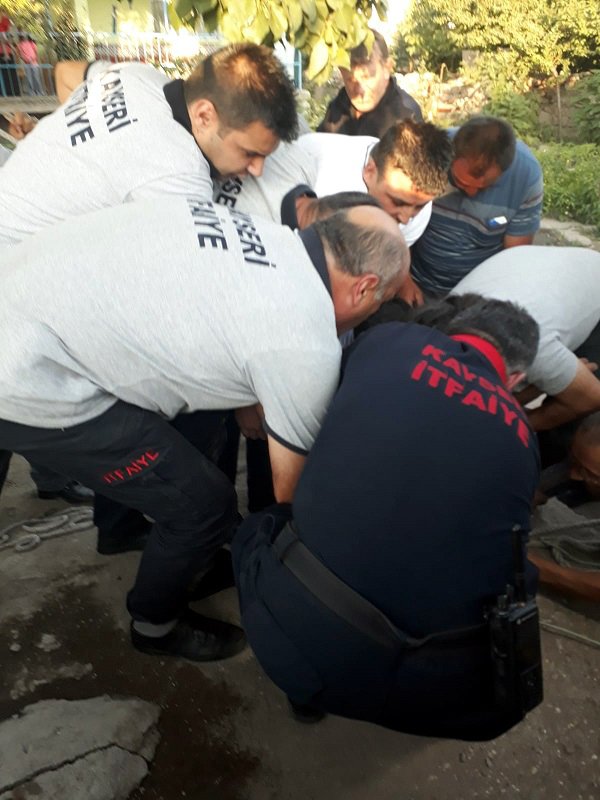 Su kuyusunda bayılan kişiyi itfaiye kurtardı