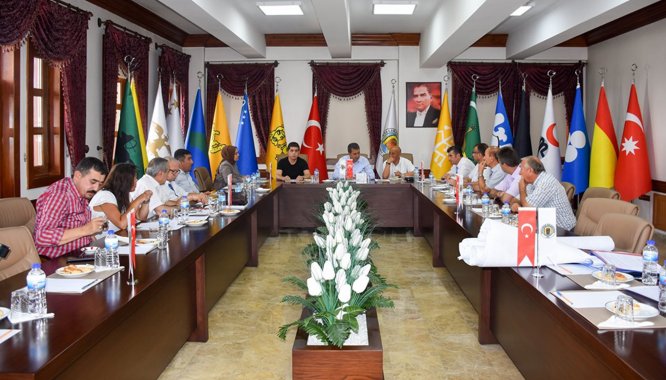 Başkan Öntaş'tan eski başkan yardımcısına plaket