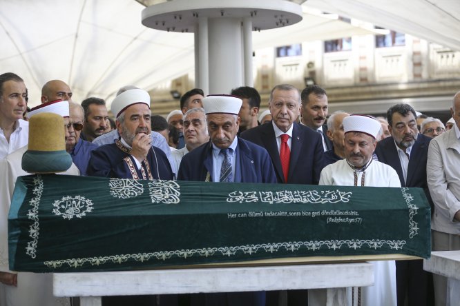 Prof. Dr. Emin Işık, son yolculuğuna uğurlandı