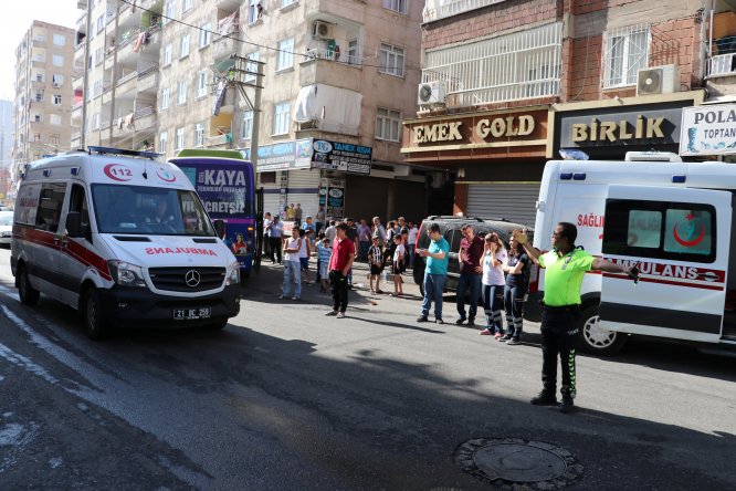 Diyarbakır'da halk otobüsü ile iş makinesi çarpıştı: 5 yaralı