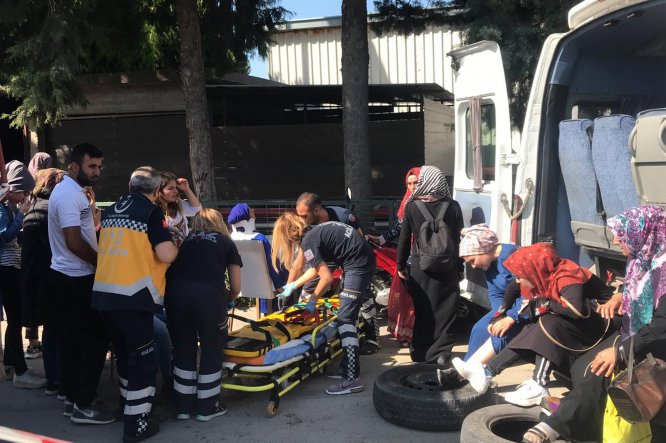 Manisa'da trafik kazası: 16 yaralı