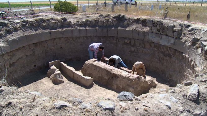 GÜNCELLEME - Kümbet kazısında "Sultan Alaaddin" yazılı sanduka bulundu