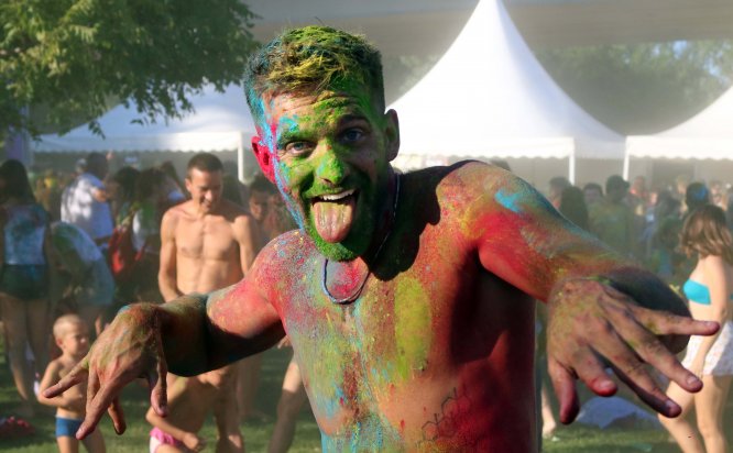 Sırbistan'daki "Renk Festivali"nde görsel şölen