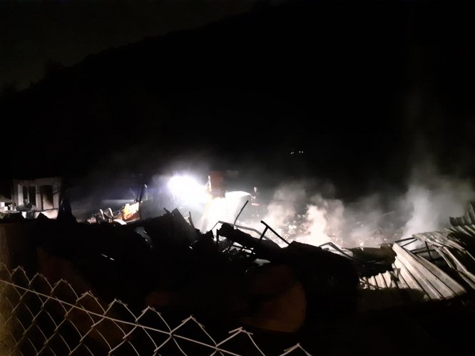 Yalova'da inşaat malzemeleri deposunda yangın