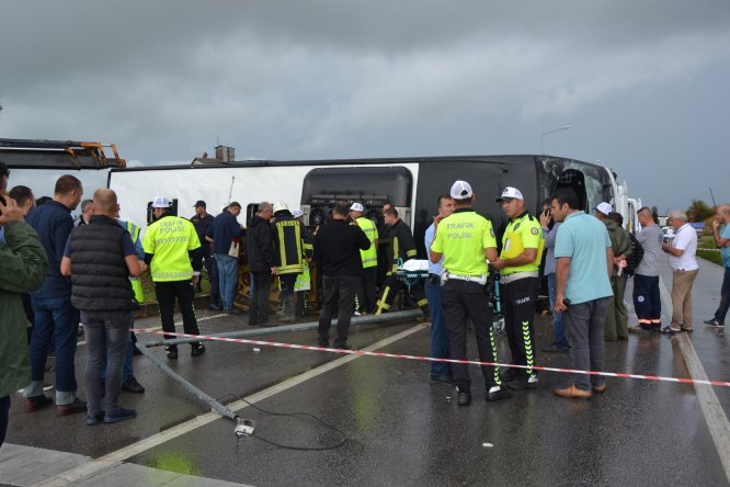 GÜNCELLEME - Çanakkale'de yolcu otobüsü devrildi: 1 ölü, 28 yaralı