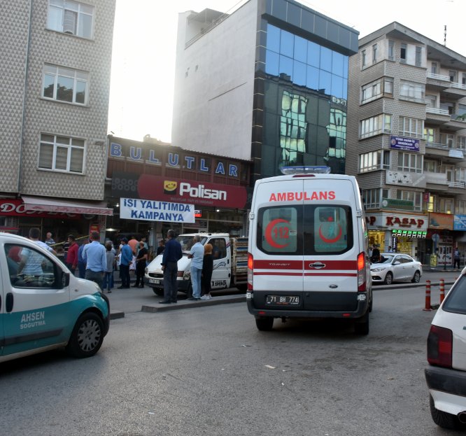 Boşandığı eşi tarafından bıçaklanan kadın öldü