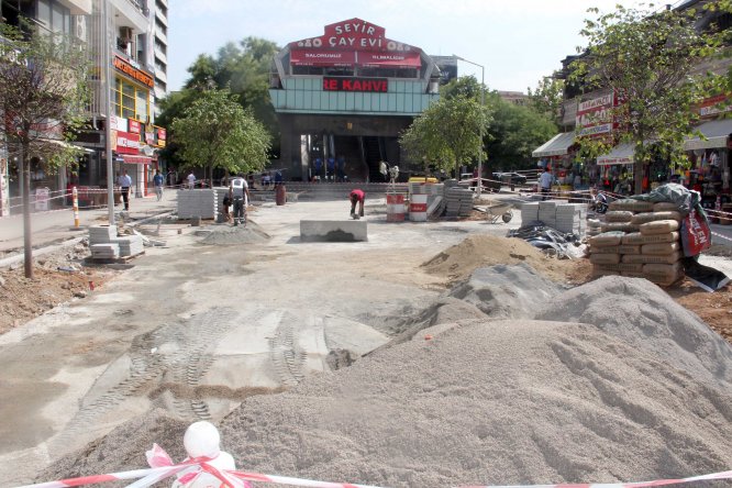 Sakarya Caddesi yeşilleniyor