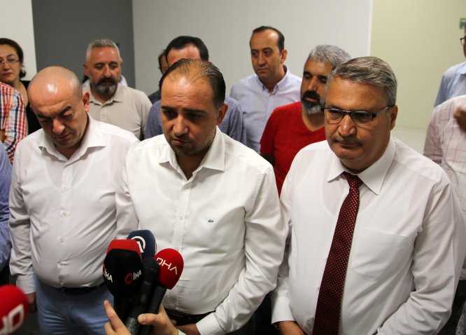 GÜNCELLEME - Manisa milletvekillerinin bulunduğu konvoyda kaza: 4 yaralı