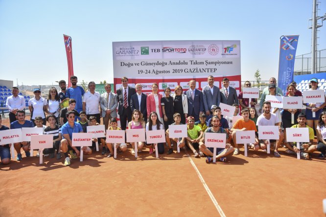 Tenisçiler Gaziantep'te buluştu