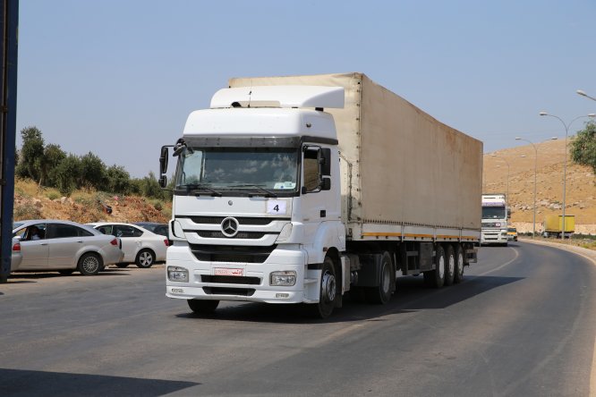BM'den İdlib'e 30 tır insani yardım