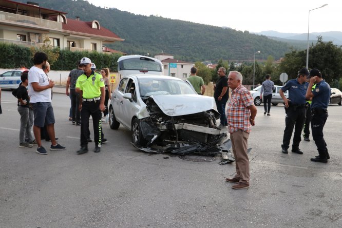 Denizli'de trafik kazası: 4 yaralı