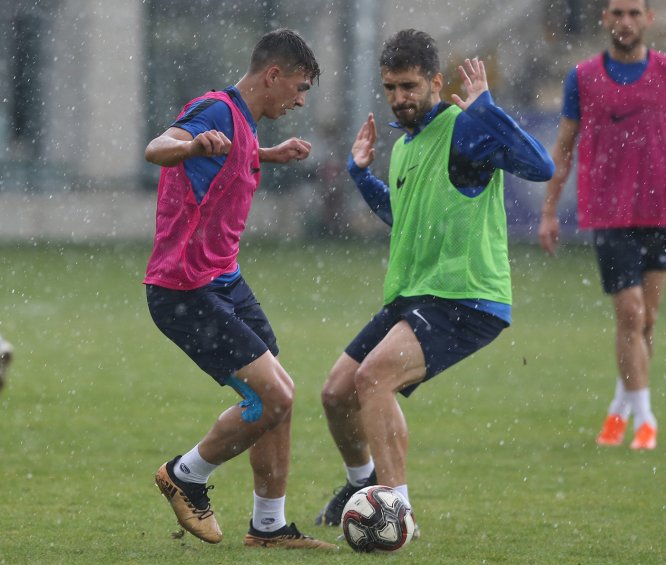 Osmanlıspor yağmur altında çalıştı