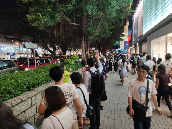 Hong Kong'daki protestocular "insan zinciri" oluşturdu