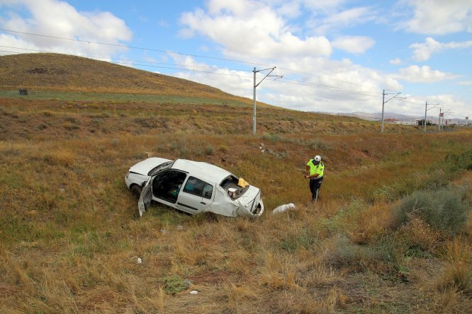 Sivas'ta trafik kazası: 3 yaralı