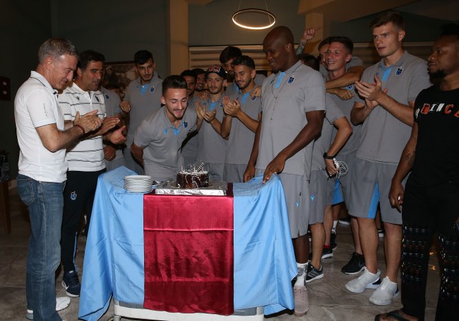 Trabzonspor'da Donis Avdijaj'ın doğum günü kutlandı