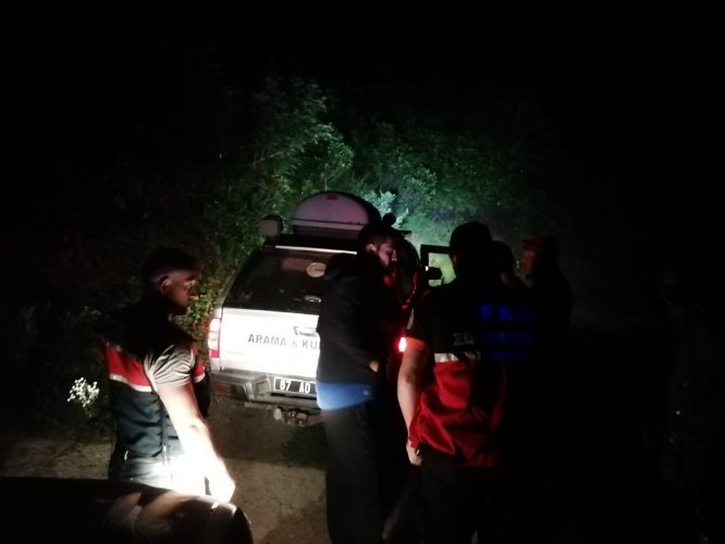 Zonguldak'ta kayalıklarda mahsur kalan 6 kişi kurtarıldı