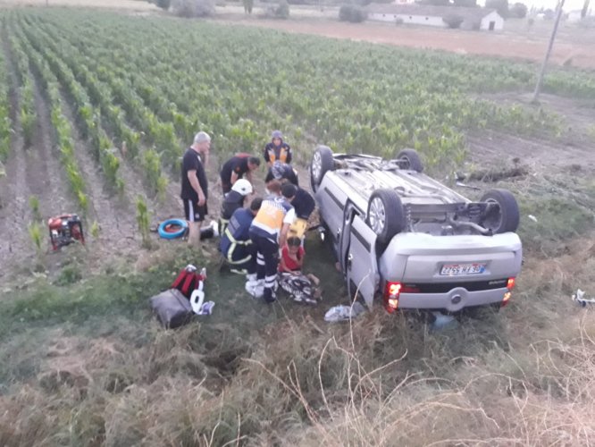 Aksaray'da hafif ticari araç şarampole devrildi: 5 yaralı
