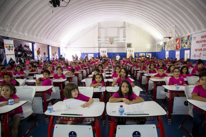 "Minik beyinler" Dubai maratonu için yarıştı