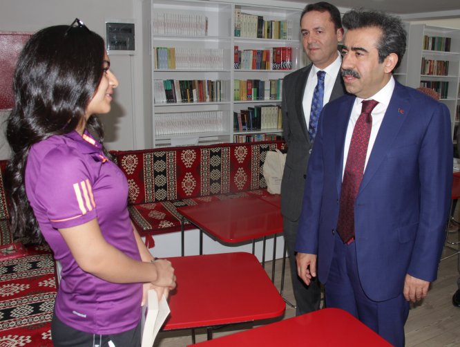 Diyarbakır Büyükşehir Belediyesi gençleri yeniden kitapla buluşturdu