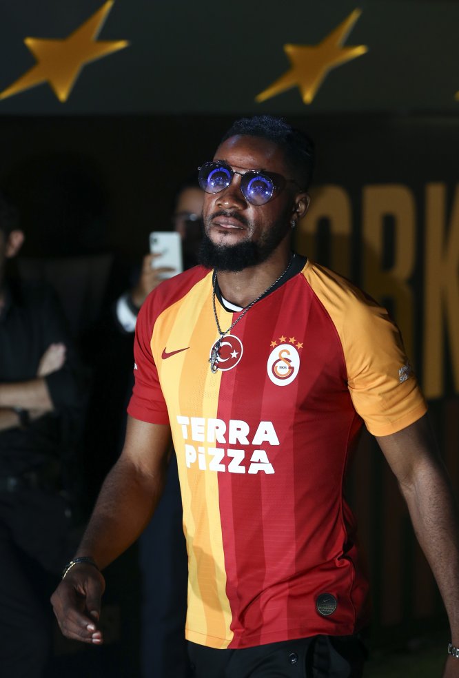 Galatasaray'da görkemli imza töreni