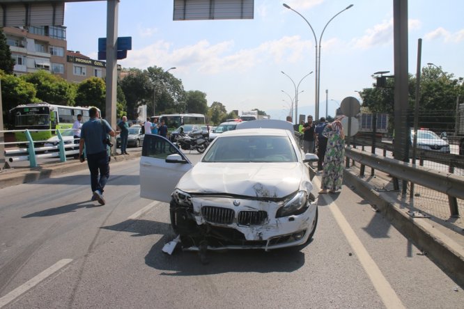 Kaza yapan tır karşı şeride geçti