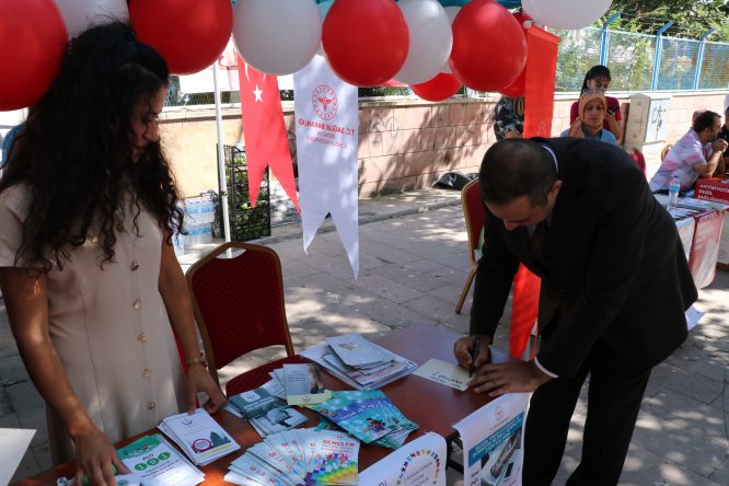 Validen dilek ağacına "kadına yönelik şiddeti kınıyorum" notu