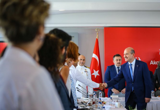 İçişleri Bakanı Soylu, akademisyenlerle buluştu