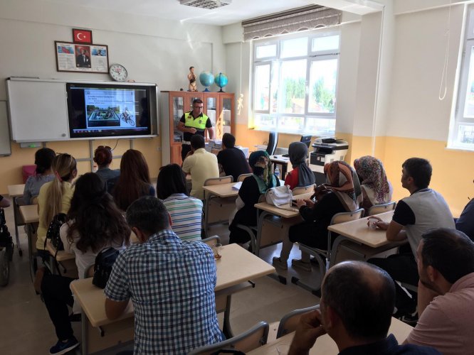 Ulaş'ta öğretmenlere trafik eğitimi verildi