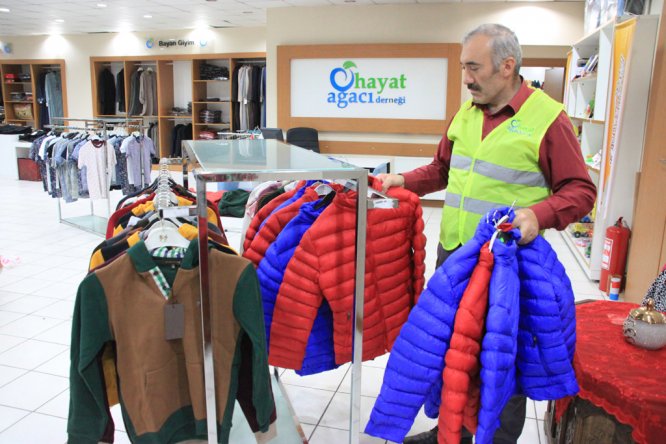 Hayırsever iş insanından kıyafet yardımı