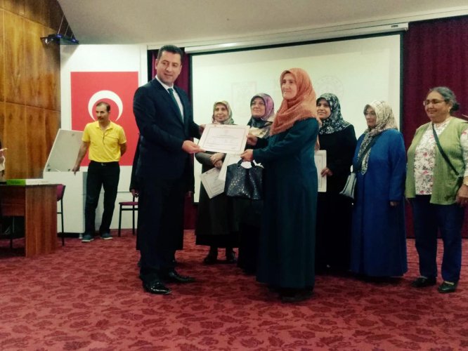 60 yaşından sonra okuma yazma öğrendiler