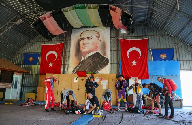 Gökyüzü "Deli Anlılar" grubuyla şenlendi