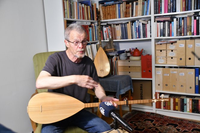 Aşık Veysel hayranı İsveçli ozan 35 yıldır saz çalıp türkü söylüyor
