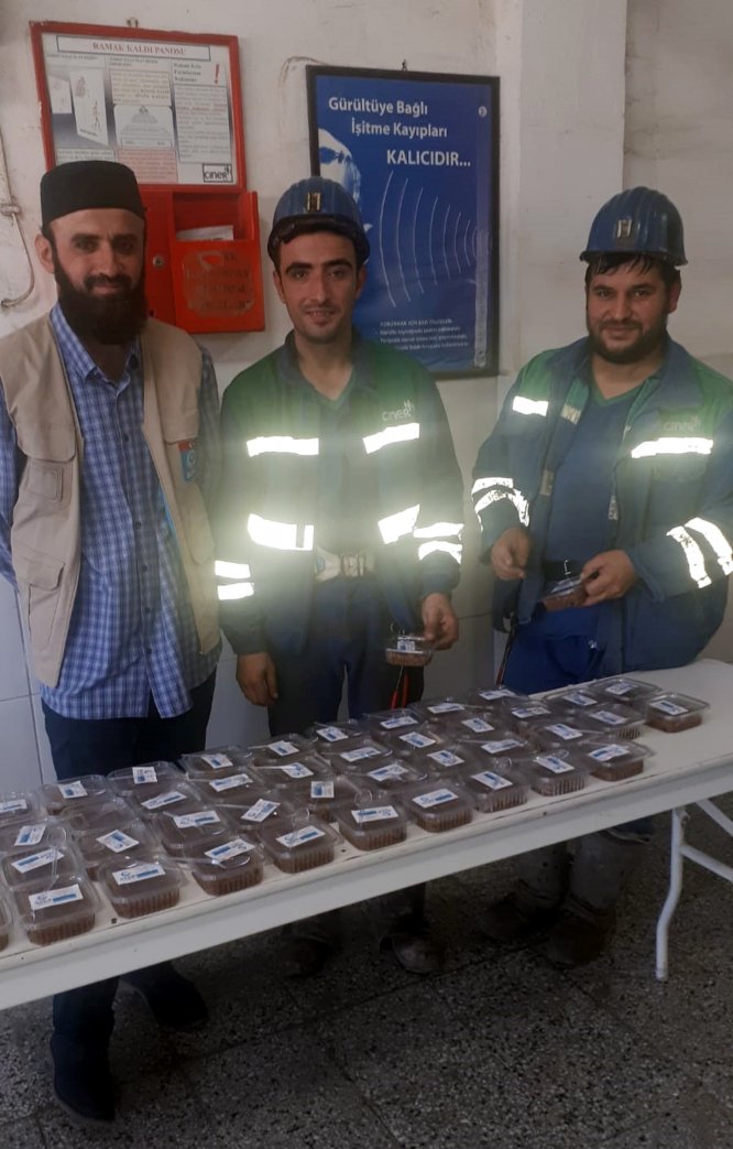 Beşir Derneği Nallıhan Şubesi madencilere aşure dağıttı