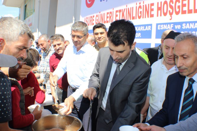 Suşehri Kaymakamlığından vatandaşlara aşure ikramı