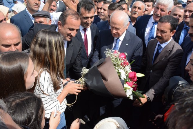 "MHP olarak ülkeyi karşılıksız seviyoruz"