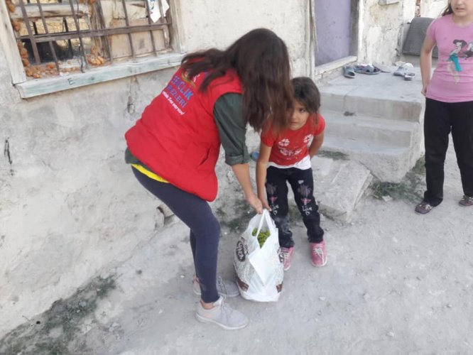 Bahçeden yetişen sebzeler ücretsiz dağıtıldı