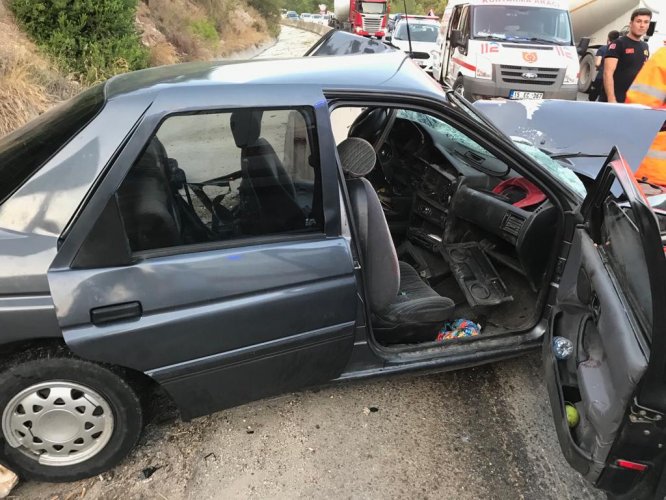 Burdur'da iki otomobil çarpıştı: 1 ölü, 5 yaralı