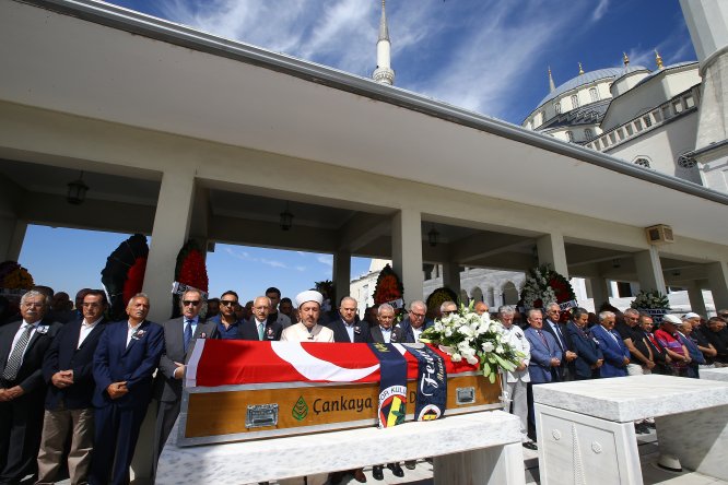 Gazeteci Duru son yolculuğa uğurlandı