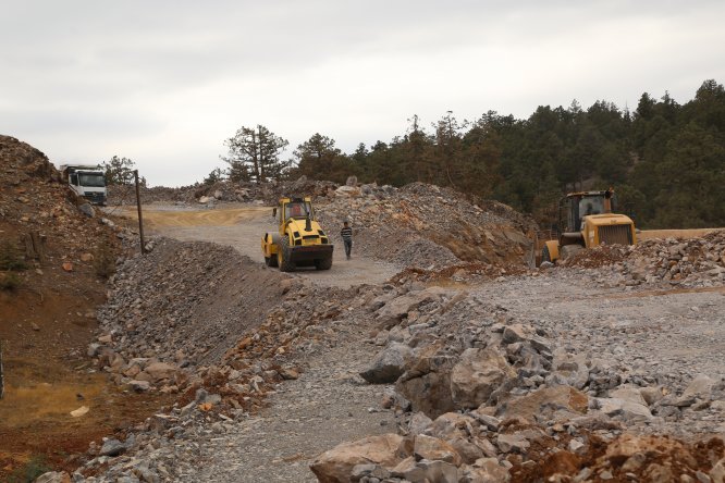 Hadim Yerköprü Şelalesi'nde yol genişletme çalışmaları
