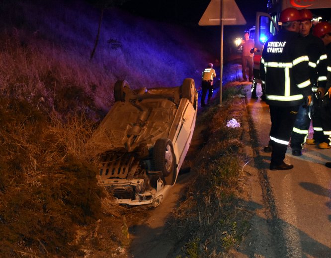 Kırıkkale'de otomobil su kanalına devrildi: 2 yaralı