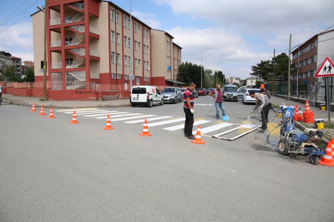 Sivas'ta trafik uyarı ve işaretleri yenileniyor