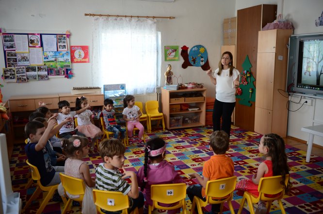 Minikler için hazırladığı projelerle "Küresel Öğretmen" oldu