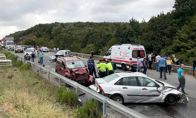 Beykoz'da trafik kazası: 1 ölü, 2 yaralı