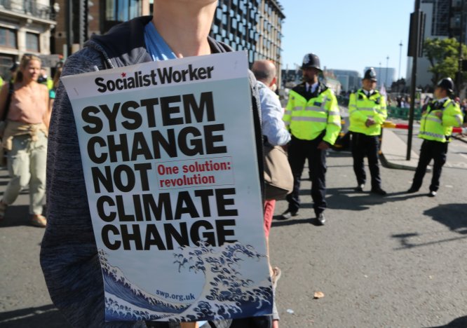 İngiltere ve İsveç'te iklim değişikliği protestosu