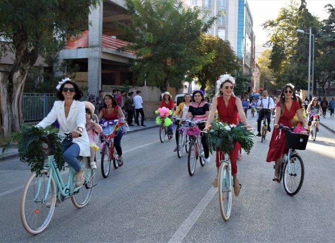 "Süslü Kadınlar Bisiklet Turu" etkinliği