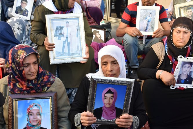 "Yavrularımızı bize versinler"