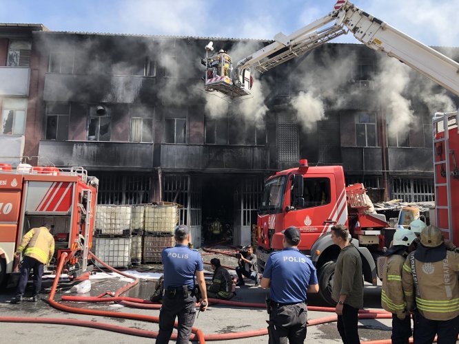 GÜNCELLEME - Başakşehir'de iş yeri yangını