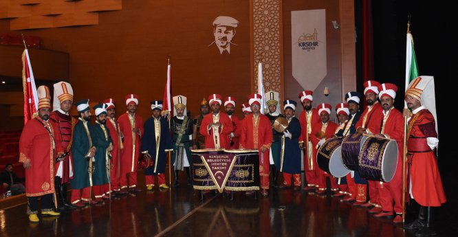 Neşet Ertaş türkülerine mehter yorumu