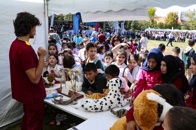 Ankara Üniversitesinin Çocuk Bilim Şenliği'ne 8 bin çocuk katıldı
